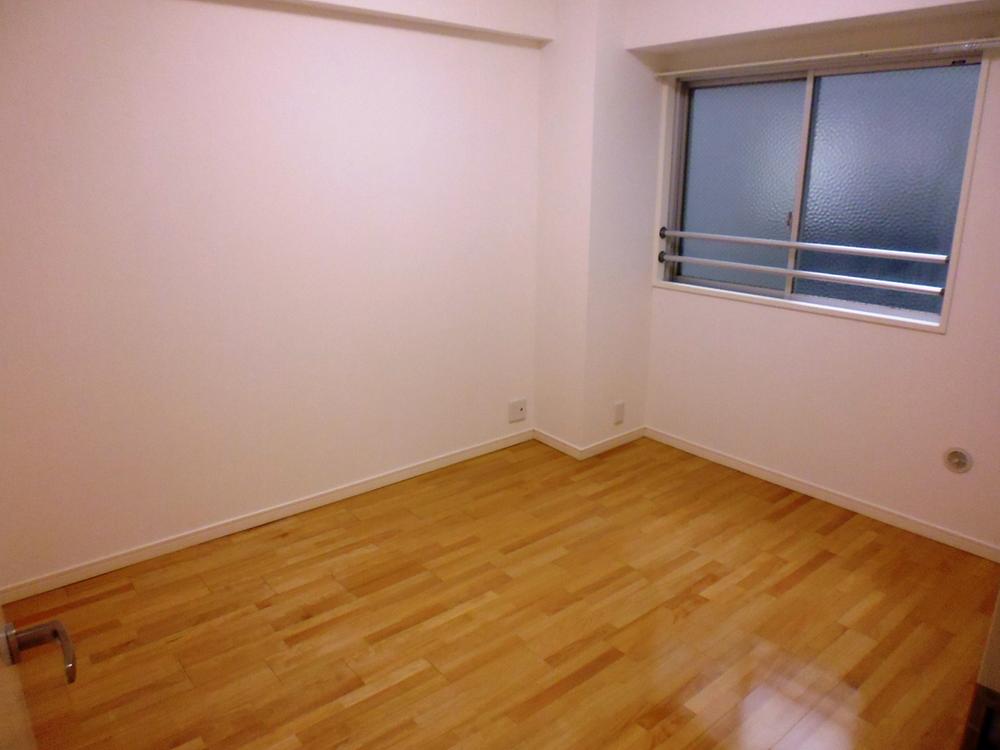 Non-living room. 5.2 Pledge Western-style