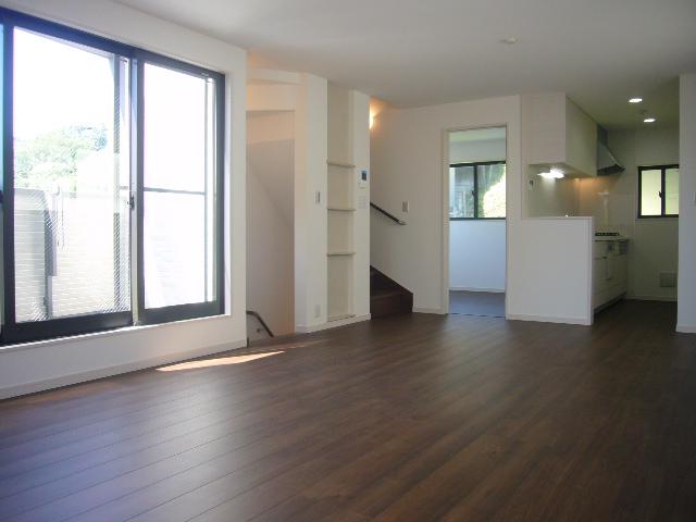 Living. Living (1 Building)