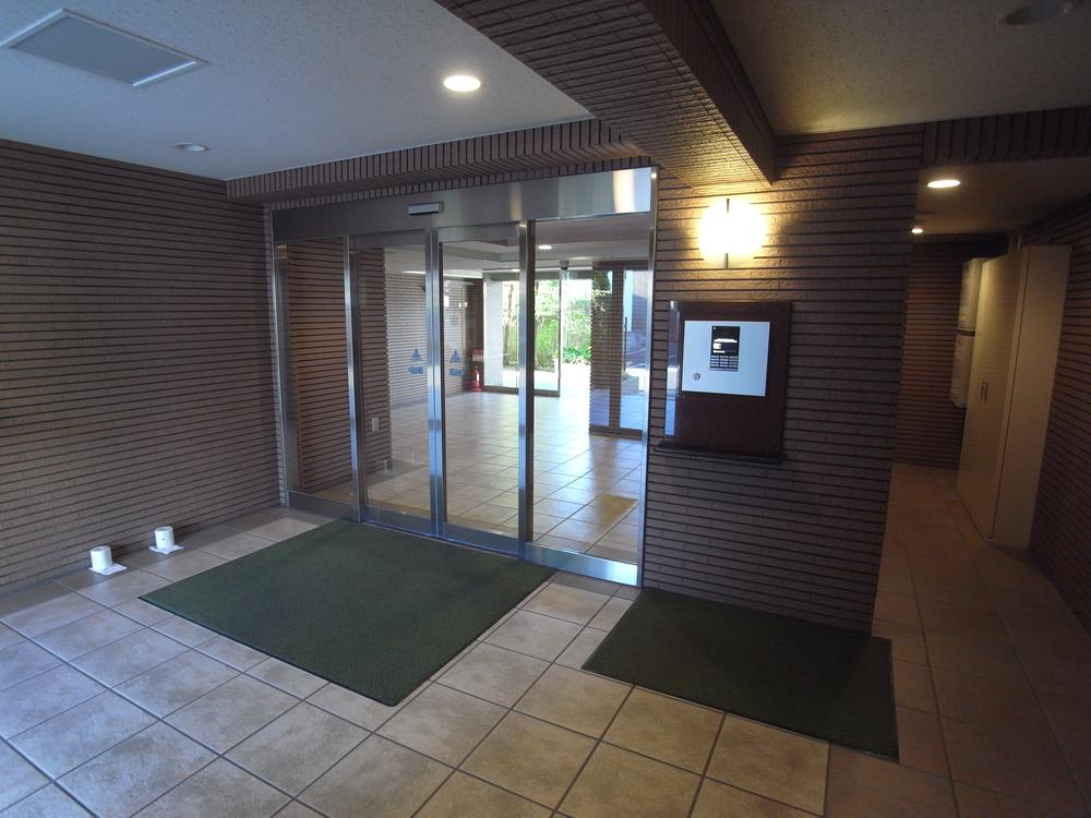 Entrance. Common areas