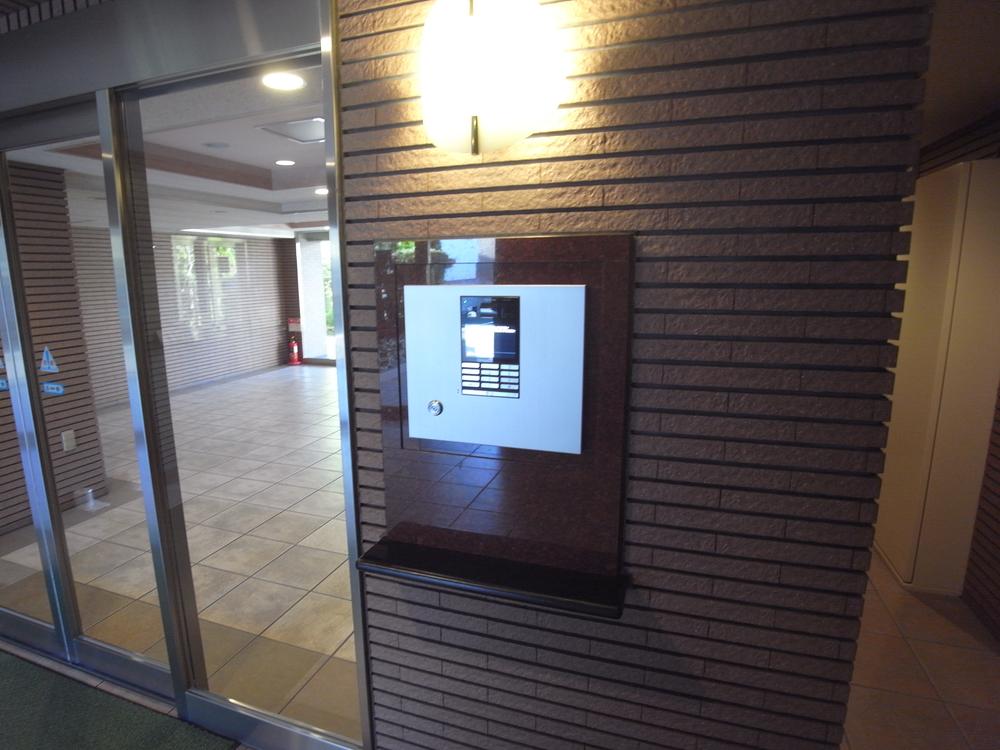 Other common areas. TV monitor with auto-lock