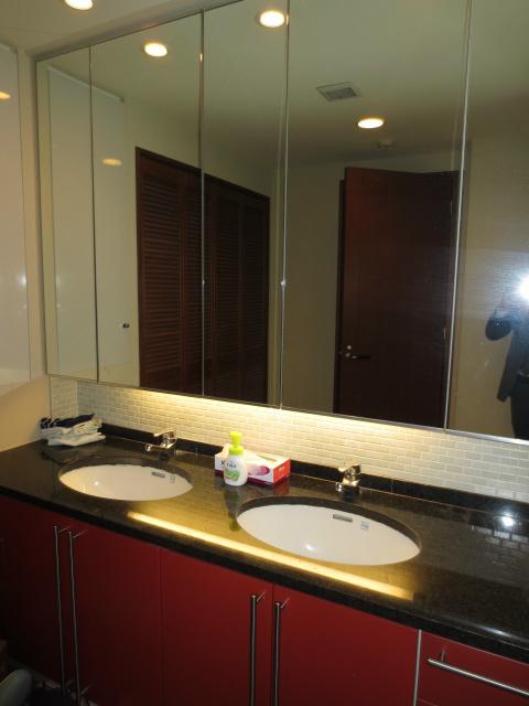 Wash basin, toilet