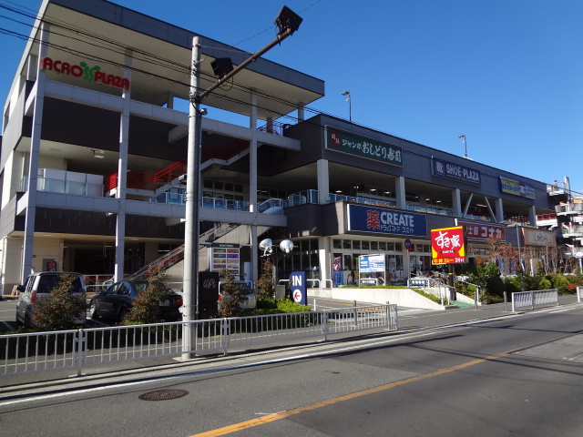 Shopping centre. Across Plaza Higashi Kanagawa until the (shopping center) 349m