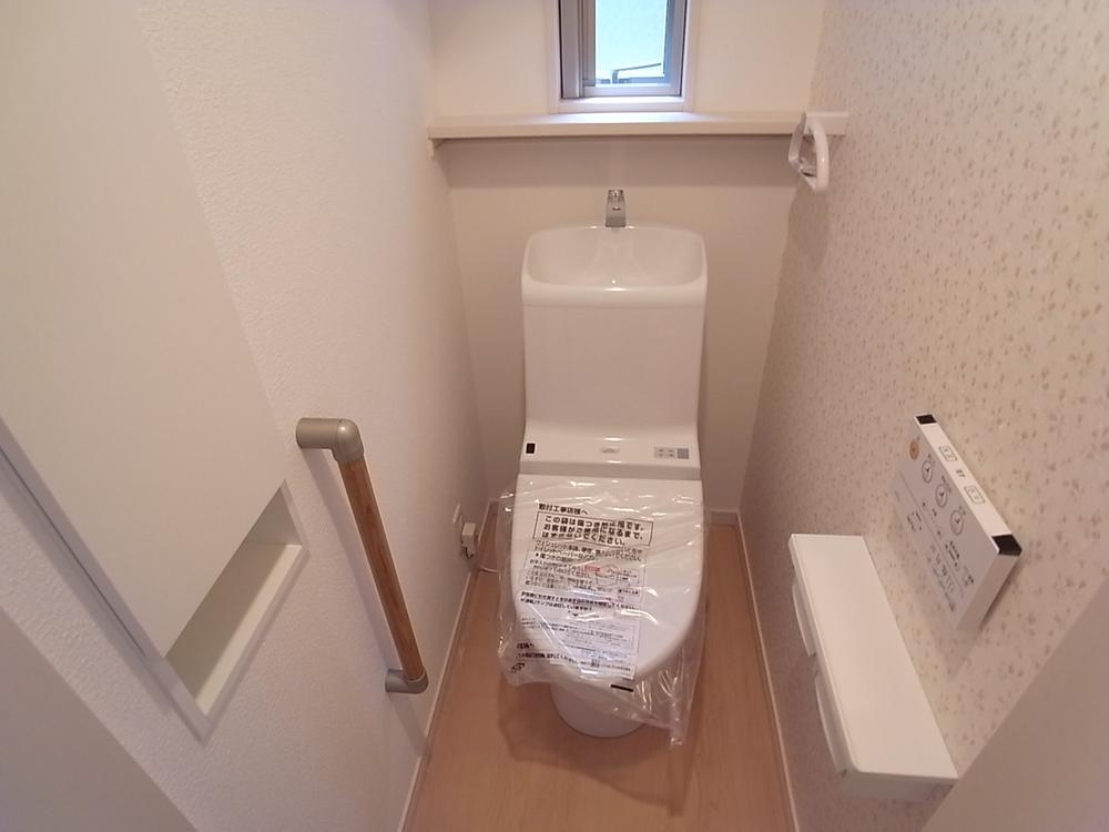 Toilet. Indoor (10 May 2013) Shooting