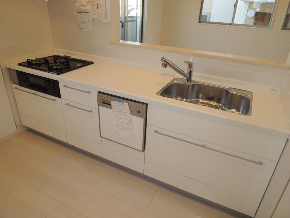 Kitchen. Indoor (12 May 2013) Shooting. Dishwasher, System kitchen with water purifier