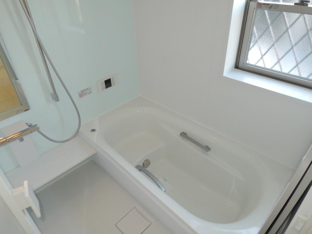 Bathroom. Indoor (12 May 2013) Shooting. Breadth the bathroom of 1 pyeong type of loose and can stretch the legs