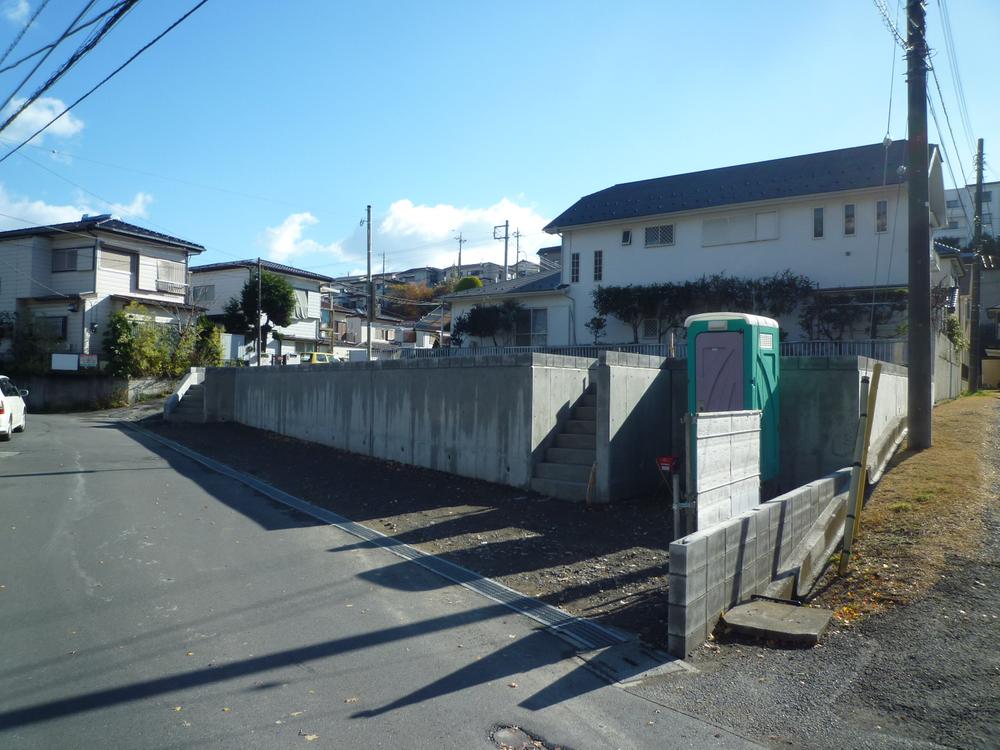 Local photos, including front road. Each is a location full of open feeling of the corner lot sense. 