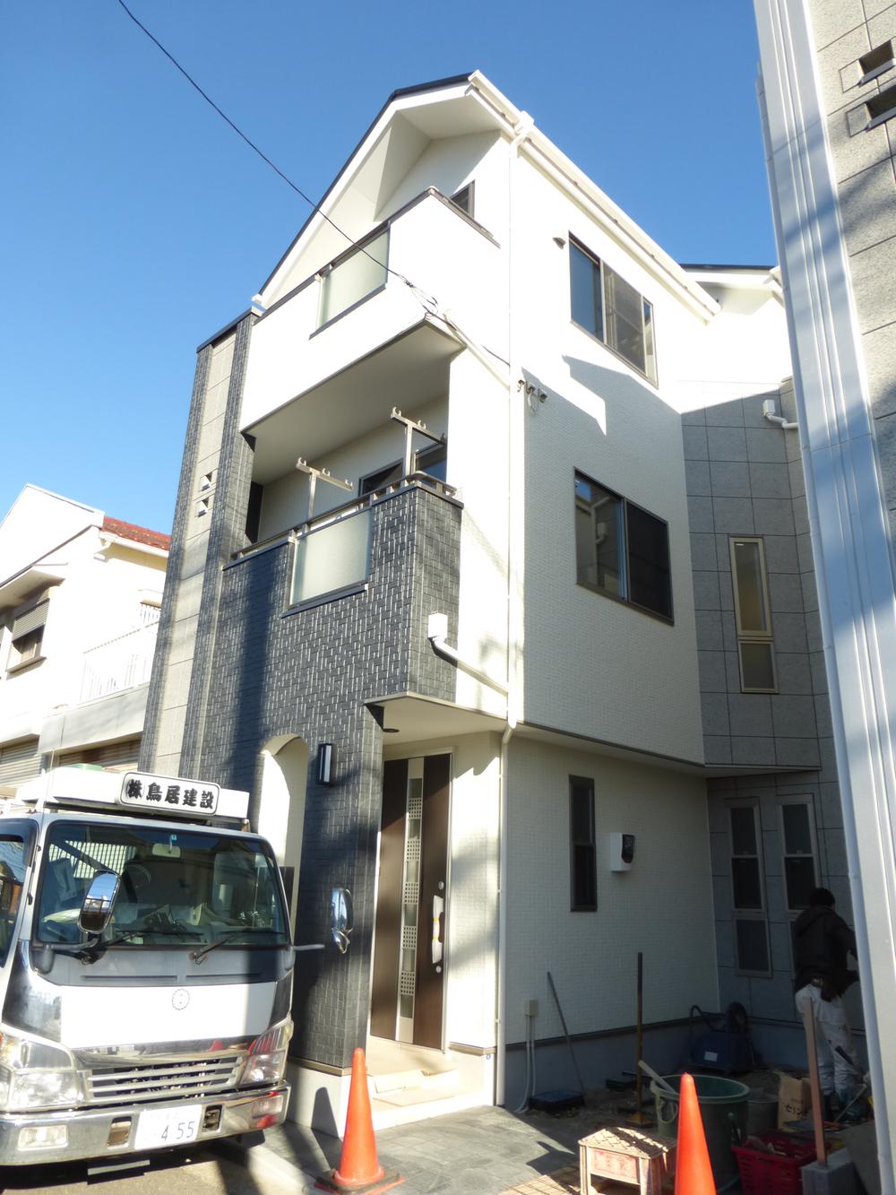 Local appearance photo. B Building Local (December 12, 2013) Shooting Popular Kyoto multicolorfin rainbowfish "Kanazawa Bunko" Station 2-minute walk!