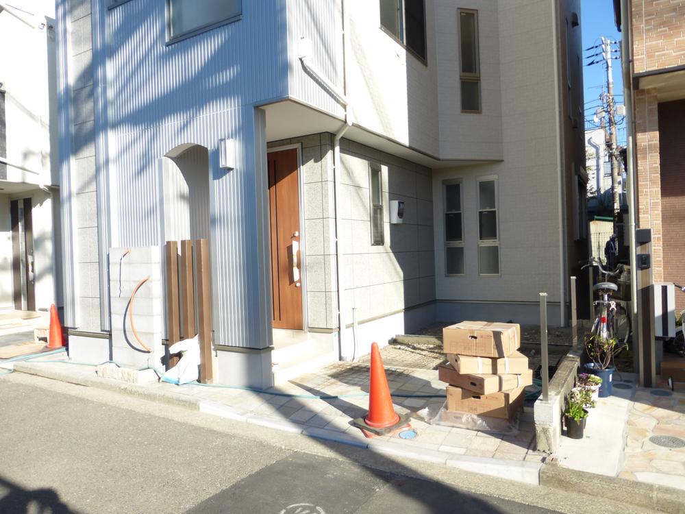 Parking lot. B Building Local (December 12, 2013) Shooting