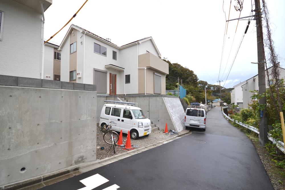 Local photos, including front road. Local (October 26, 2013) Shooting