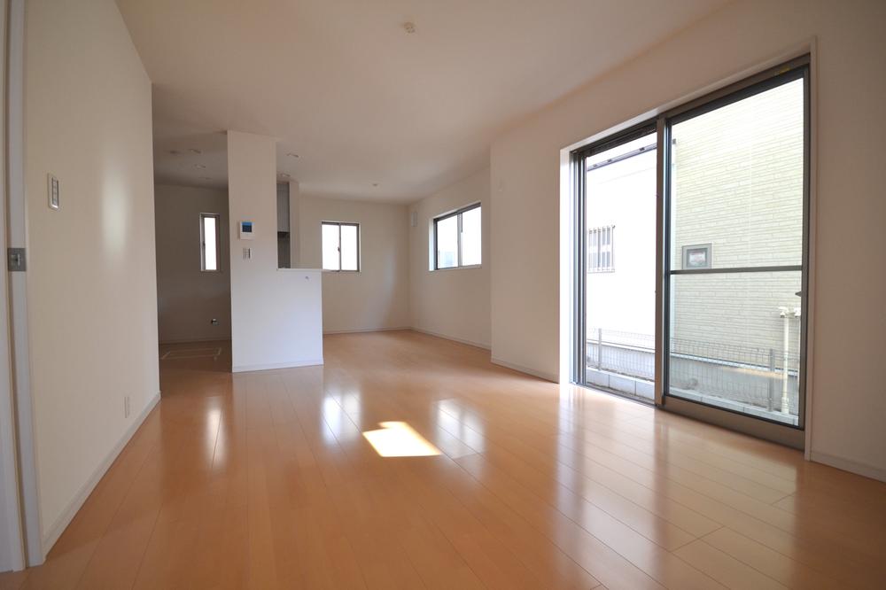 Same specifications photos (living)