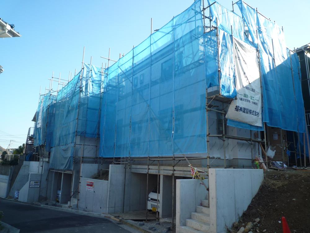 Local appearance photo. New building nestled in a quiet residential area. Hiobo is located attractive of flat to the station. 