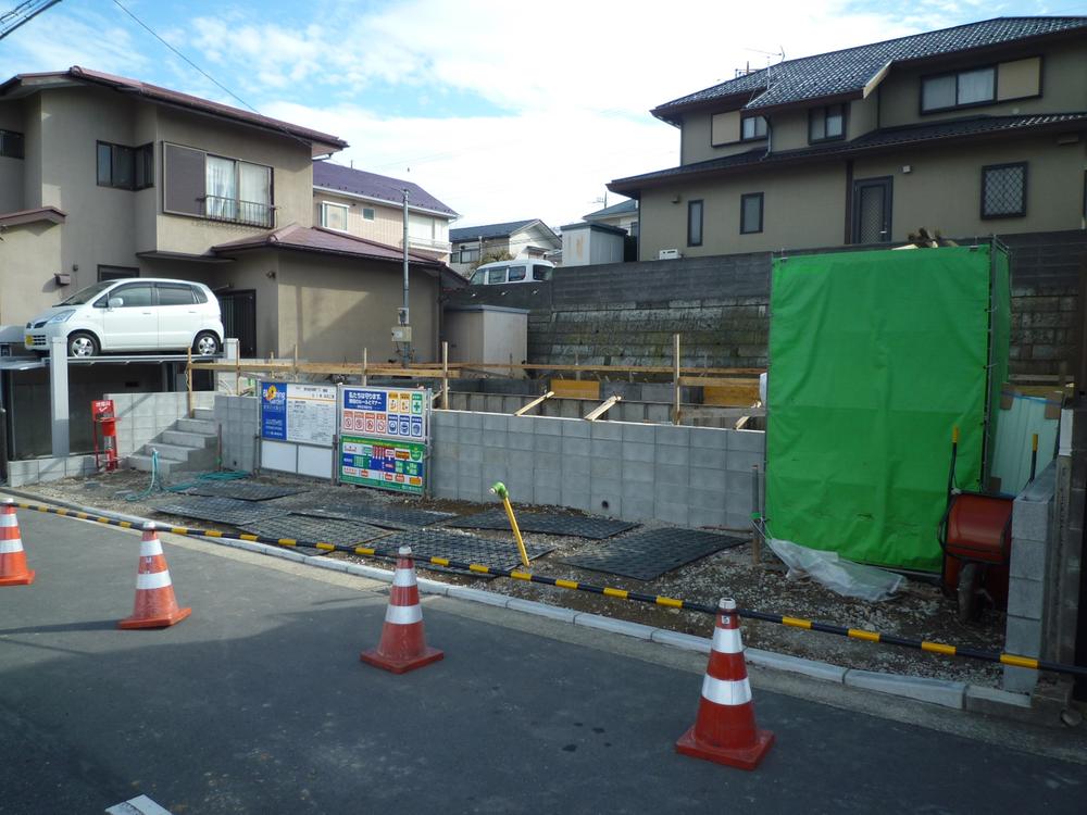 Local photos, including front road. Adjacent land is also open because you are away! 