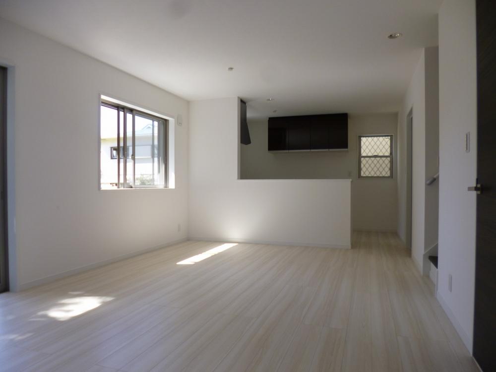 Living. Spacious LDK 18 Pledge