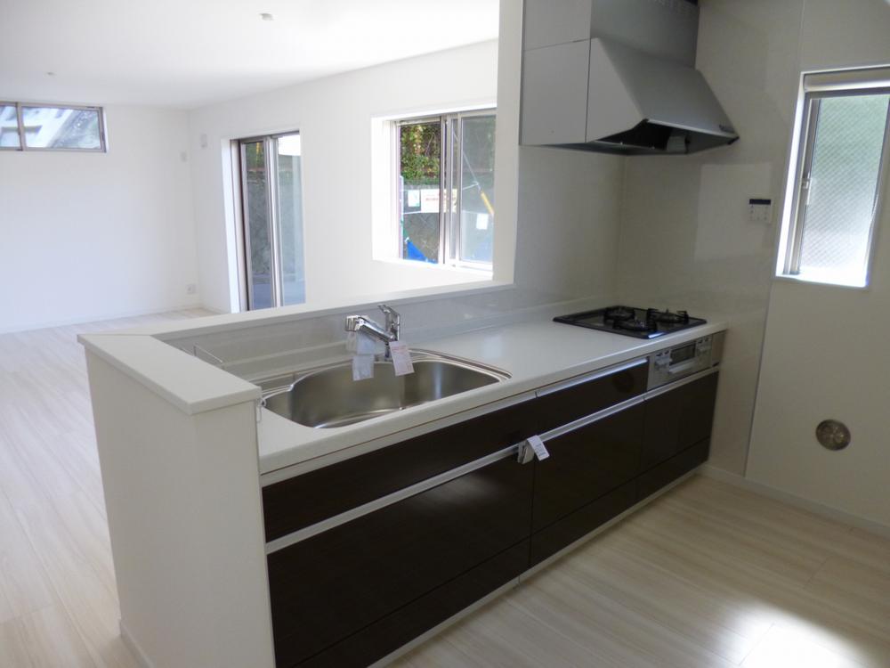 Kitchen. Open counter kitchen