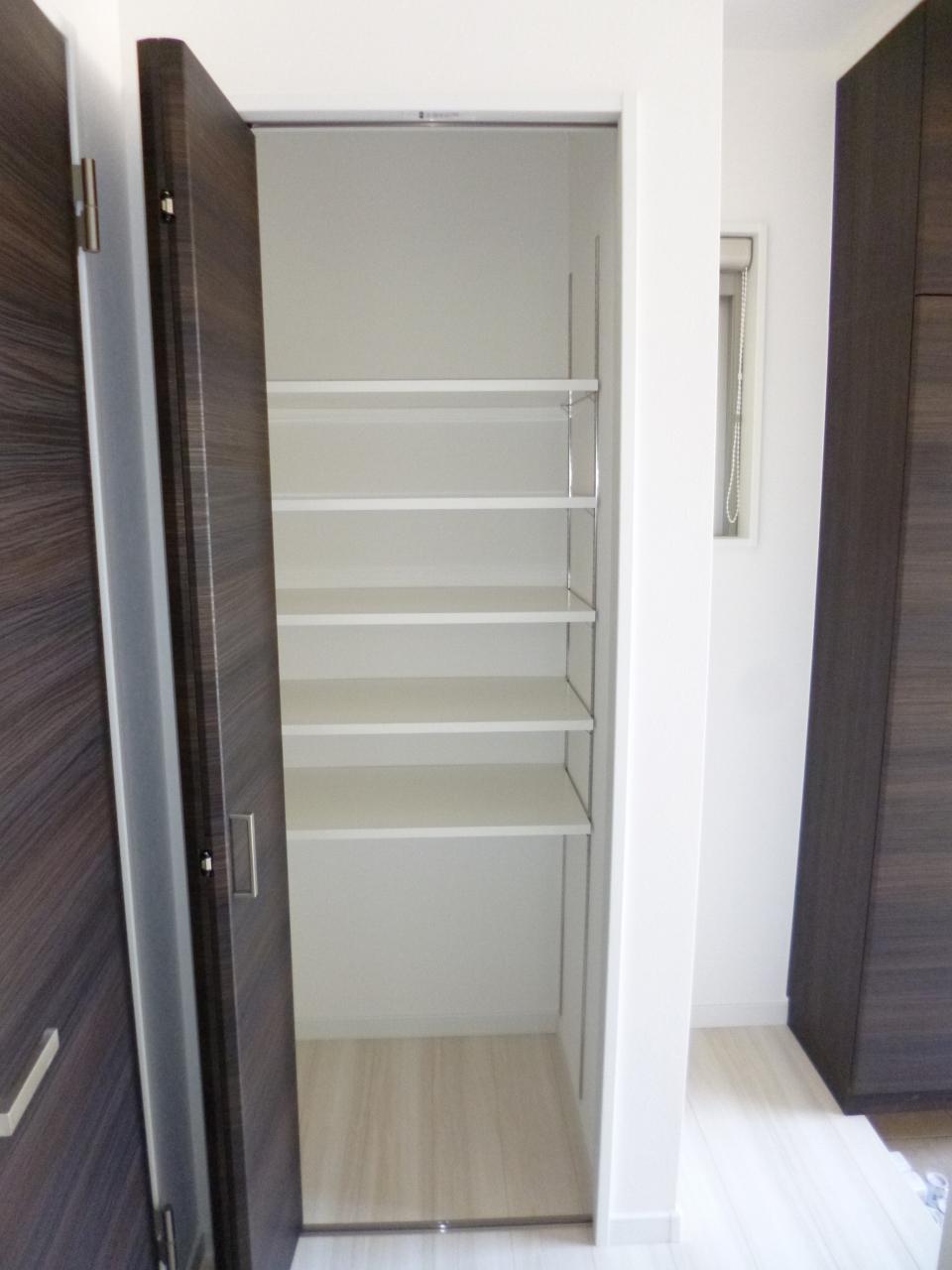 Receipt. Entrance next to storage