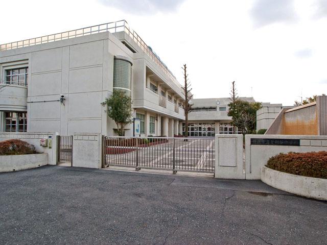 Junior high school. 120m Yokohama Municipal Kamariya junior high school to Yokohama Municipal Kamariya junior high school Distance 120m