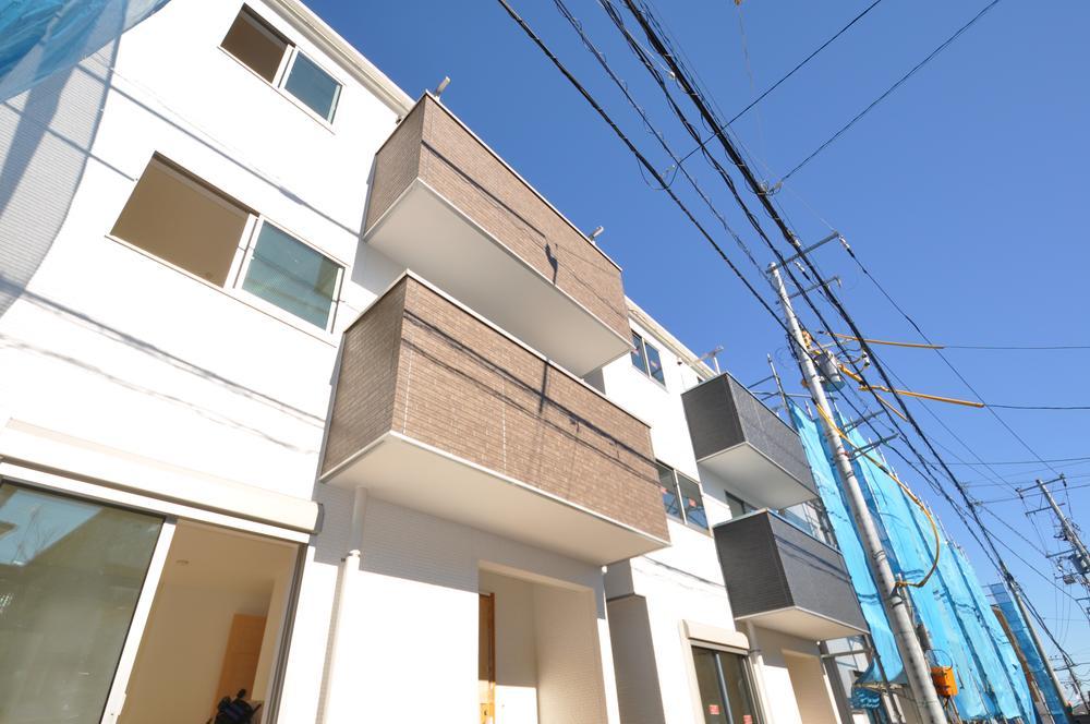 Local appearance photo. It was finally off scaffolding. Come See the local.