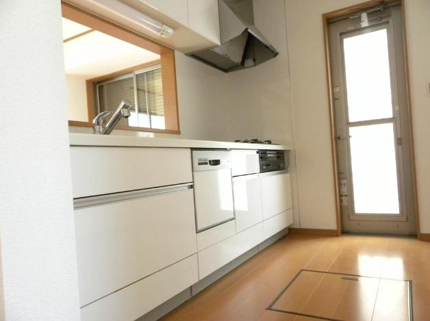 Kitchen. Indoor (March 2013) Shooting