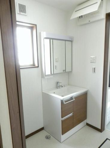 Wash basin, toilet. Indoor (March 2013) Shooting