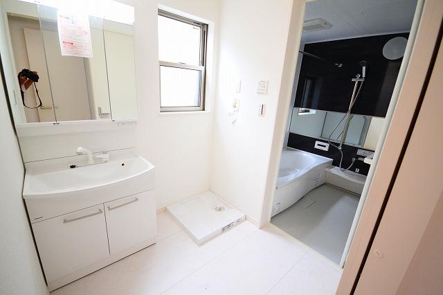 Wash basin, toilet. B Building