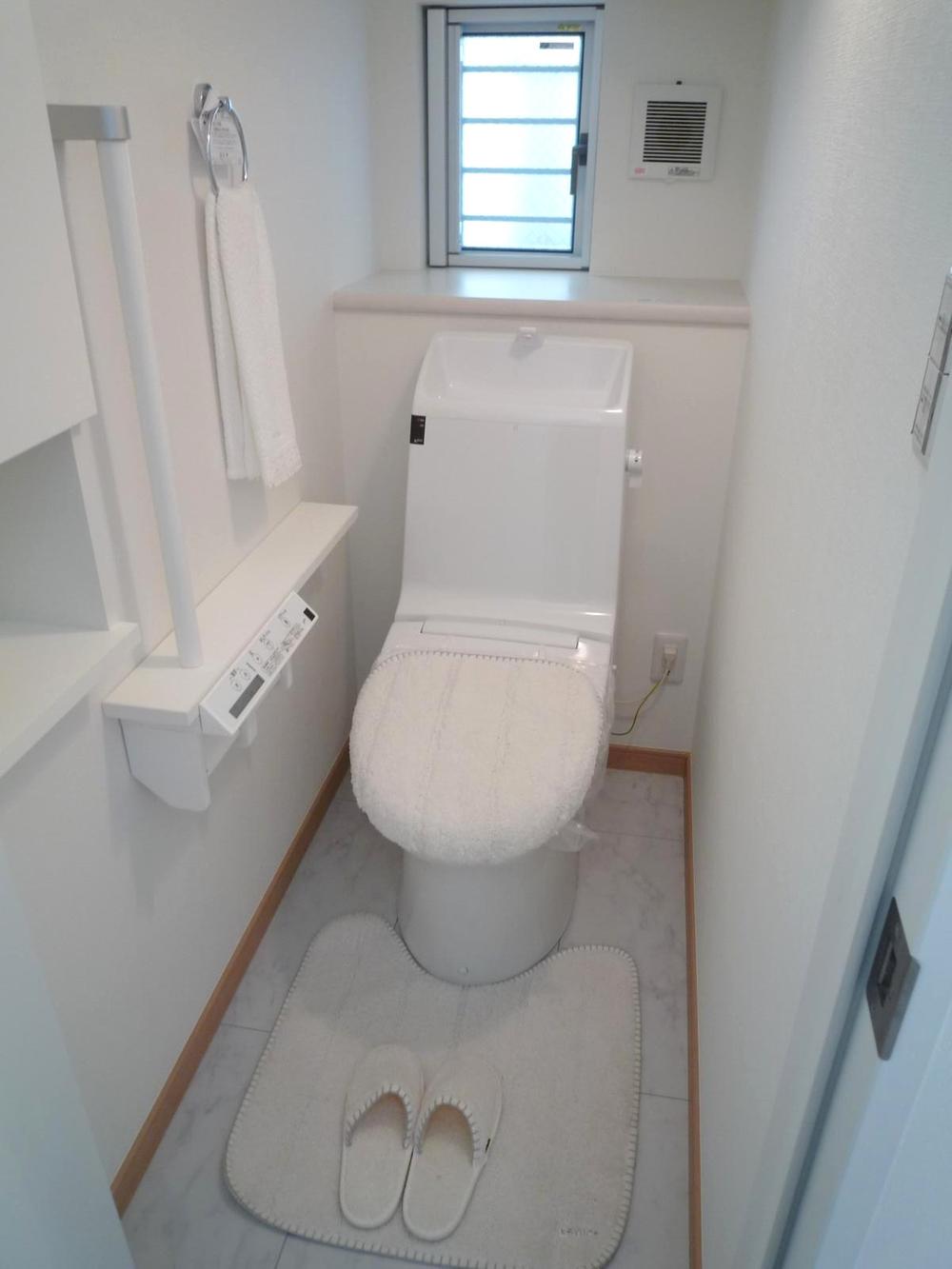 Toilet. Indoor (12 May 2013) Shooting