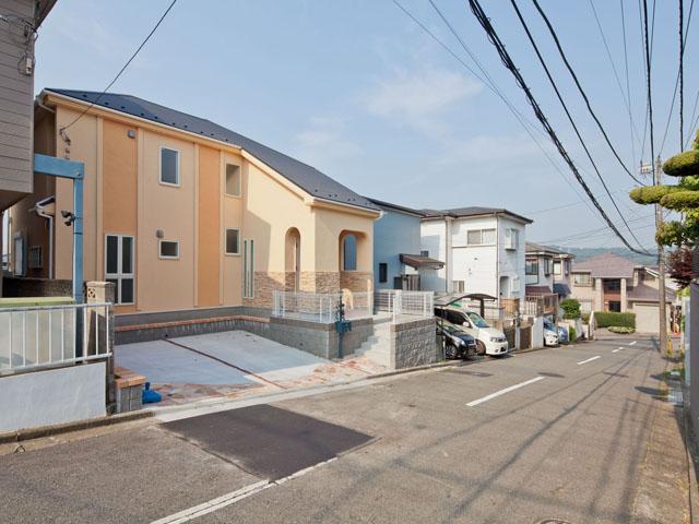 Local photos, including front road. Front road is spacious 6m, Garage is also Easy.