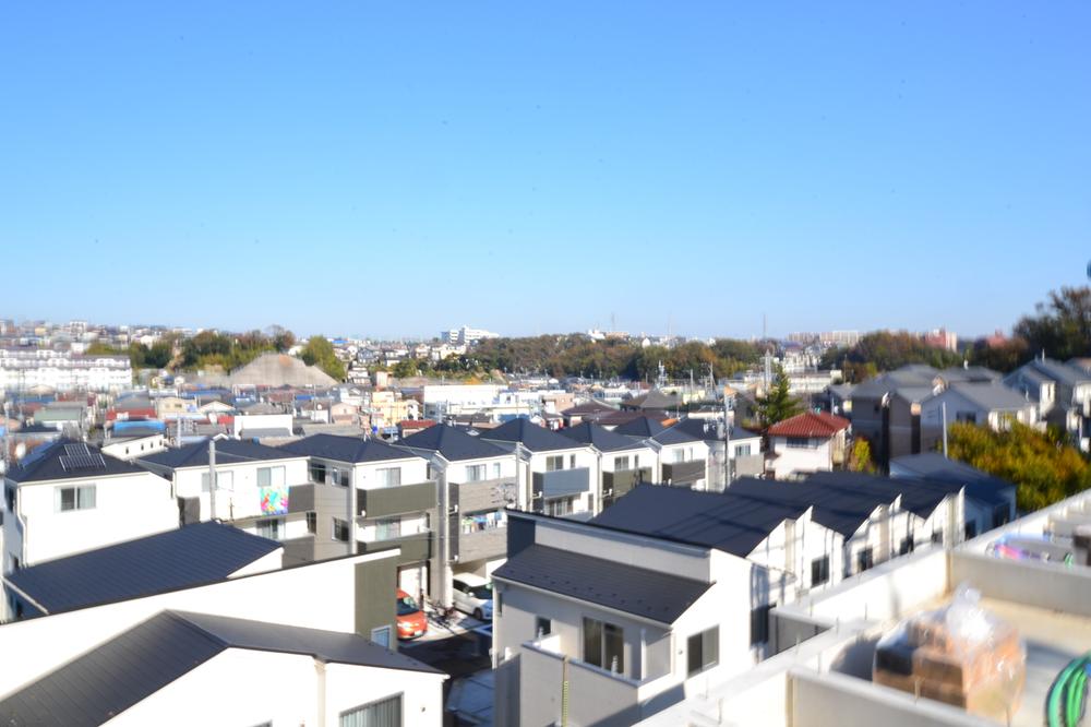 View photos from the dwelling unit. View from the site (November 2013) Shooting