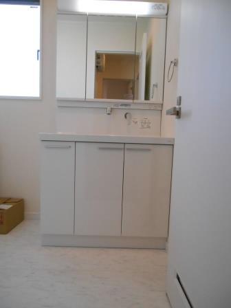 Wash basin, toilet. Indoor (12 May 2013) Shooting