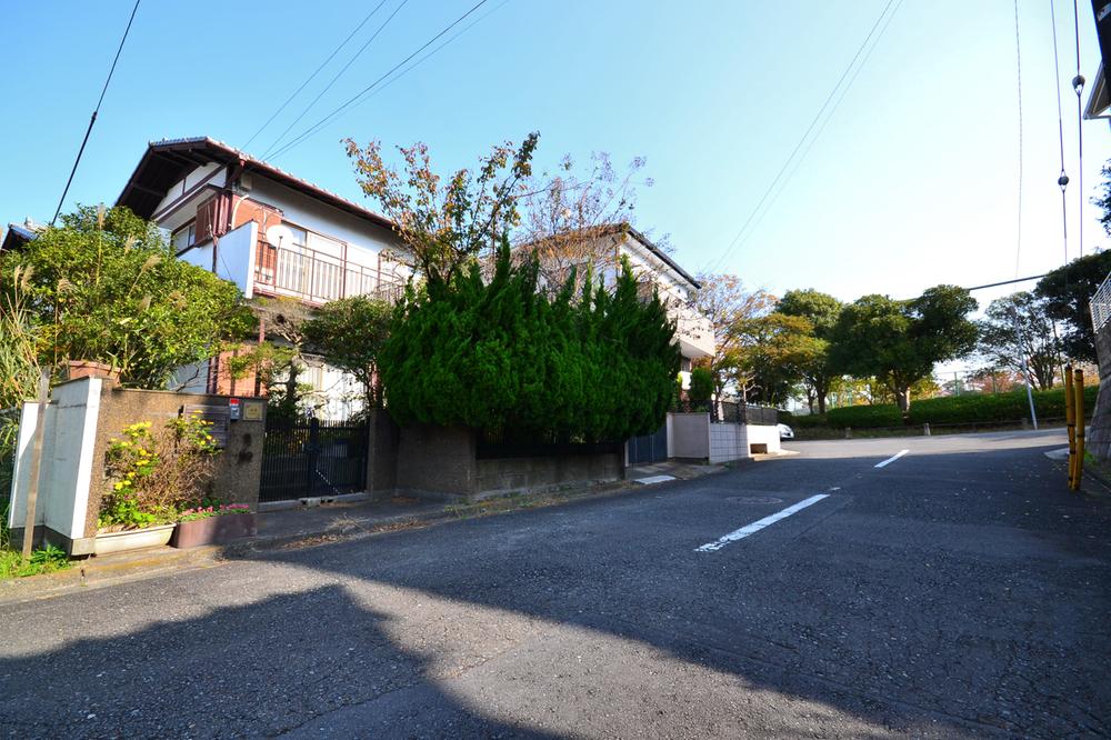 Local photos, including front road. Local (11 May 2013) Shooting