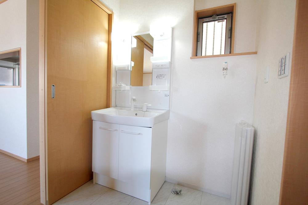 Wash basin, toilet. 1 Building room (September 2013) Shooting