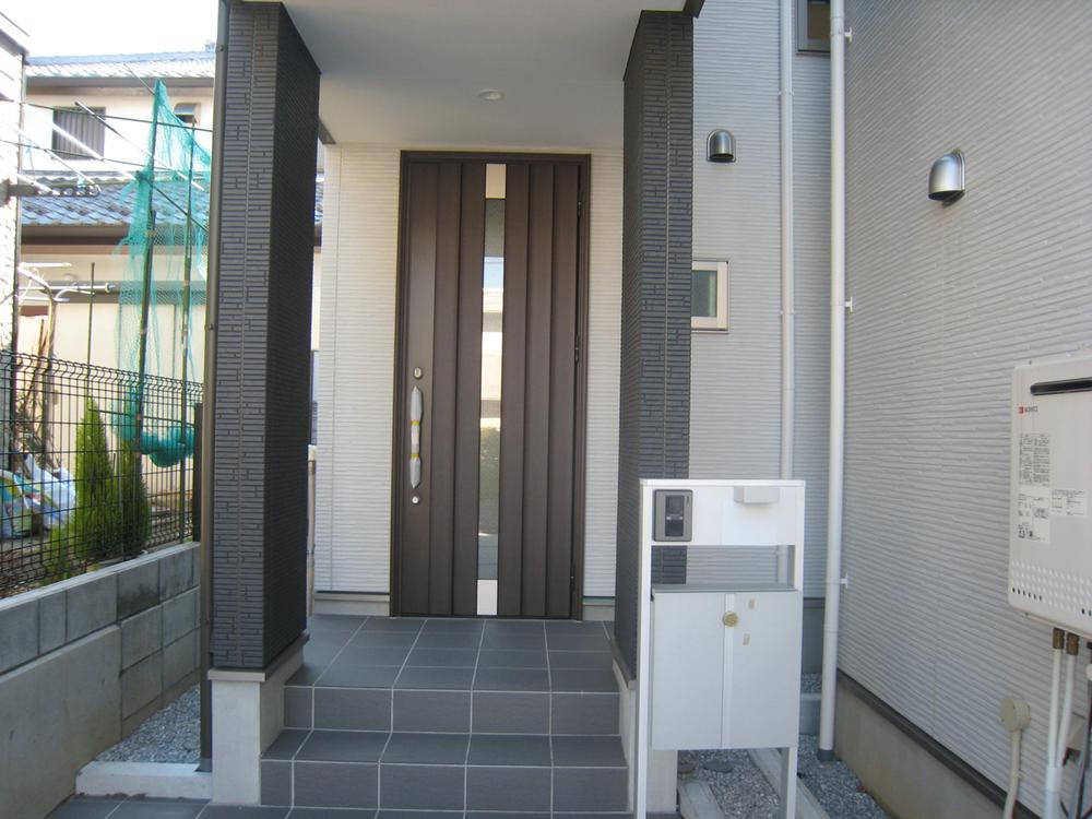 Entrance. Local (11 May 2013) Shooting