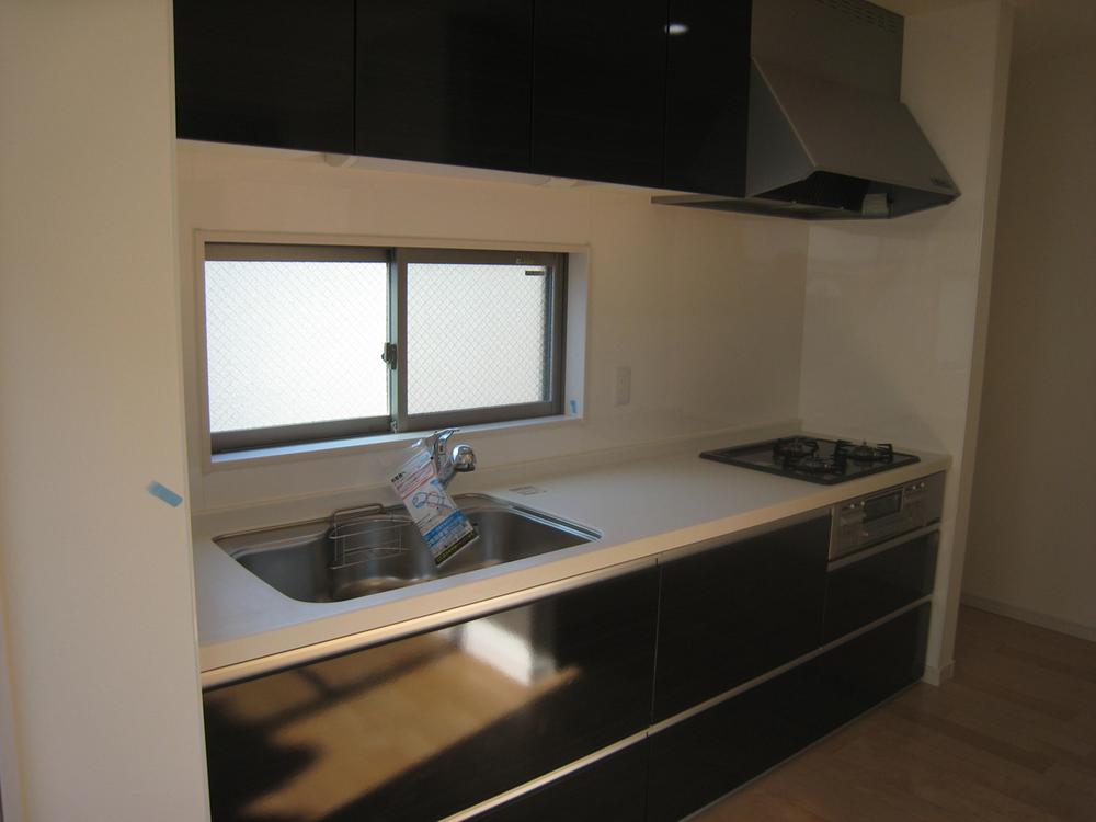 Kitchen. Indoor (11 May 2013) Shooting