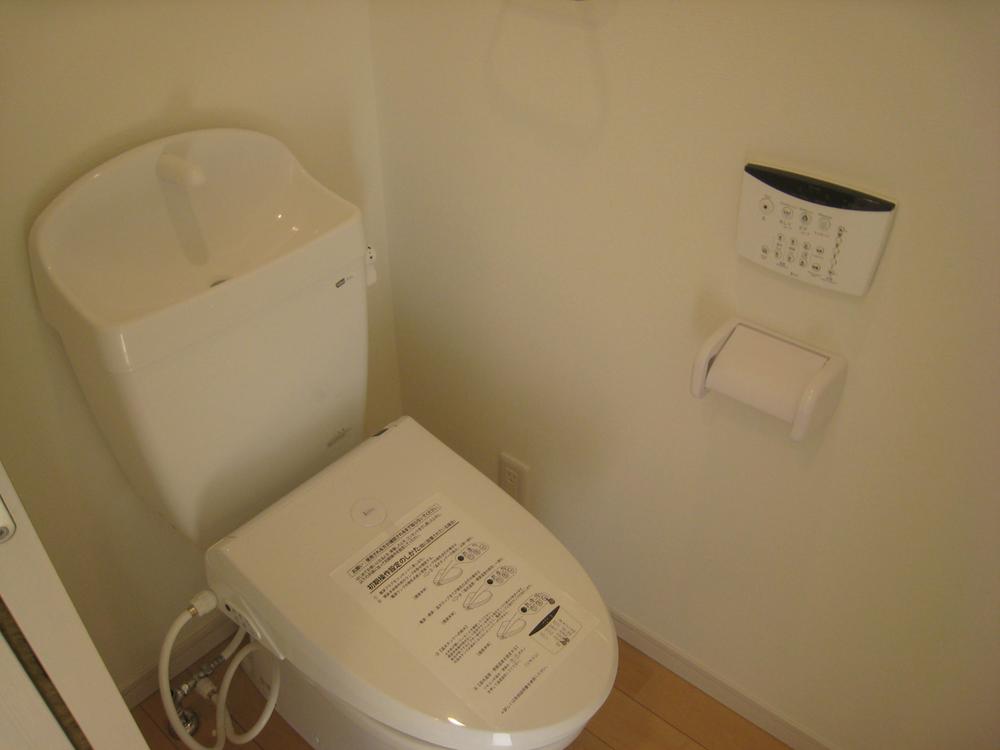 Toilet. Indoor (11 May 2013) Shooting