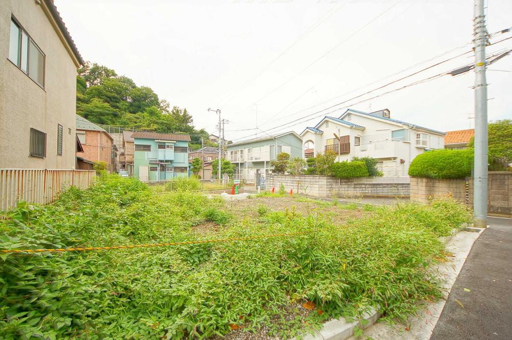 Other local. Local (August 2013) Shooting, It is a quiet residential area.