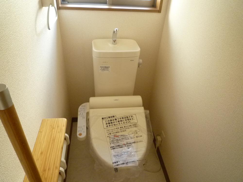 Toilet. Equipped with the latest toilet facilities Washlet built-in.