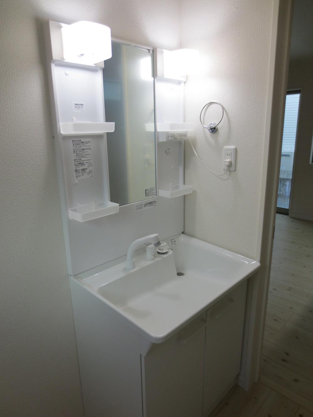 Wash basin, toilet. Indoor (12 May 2013) Shooting