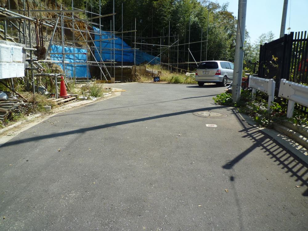 Local photos, including front road. Local (September 2011) Shooting