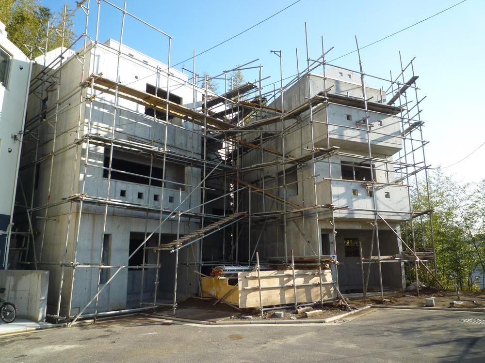 Local photos, including front road. Local (January 2013) Shooting