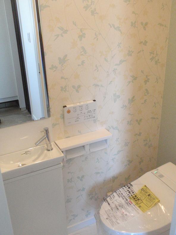 Toilet. Tankless toilet and handwashing (1 floor only)