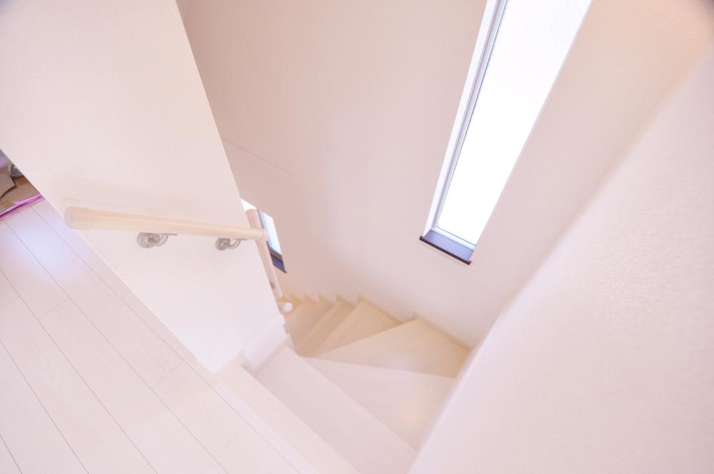 Other introspection. It is introspection photos of local 1 Building. Interior of white keynote will be brighter in the house.