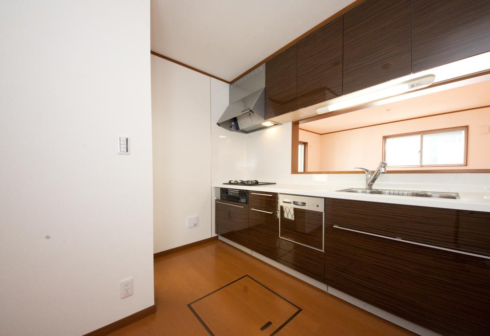 Kitchen. Excellent system kitchen in functionality ・ ・ Dishwasher