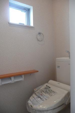 Toilet. Indoor (12 May 2013) Shooting