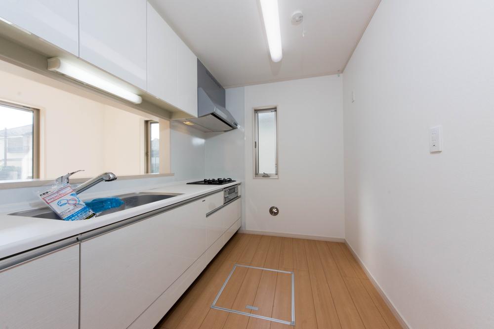 Kitchen. Face-to-face kitchen with excellent functionality