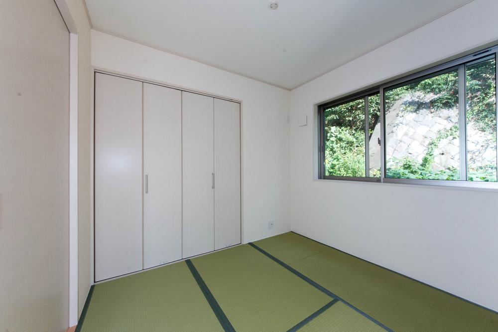 Non-living room. Living next to the Japanese-style room