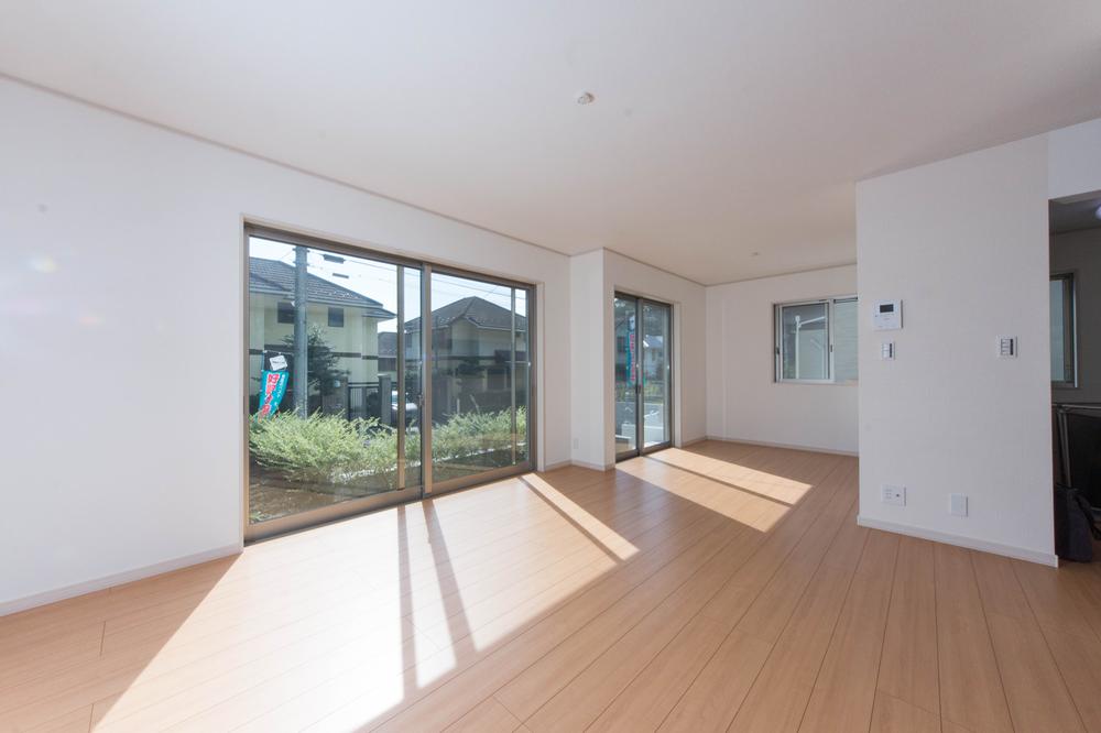 Living. Spacious large space living room