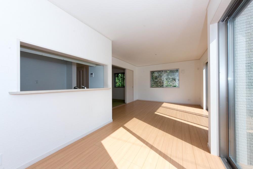 Living. Dining area of ​​the previous face-to-face kitchen