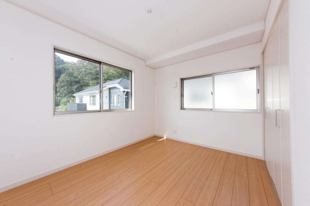 Non-living room. Bright living room with two-sided lighting