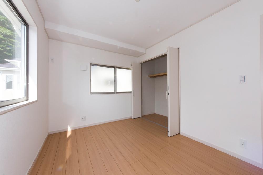 Non-living room. Bright living room with two-sided lighting