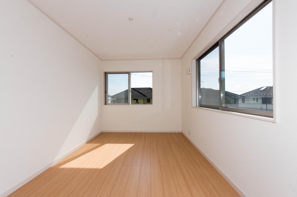 Non-living room. Bright living room with two-sided lighting