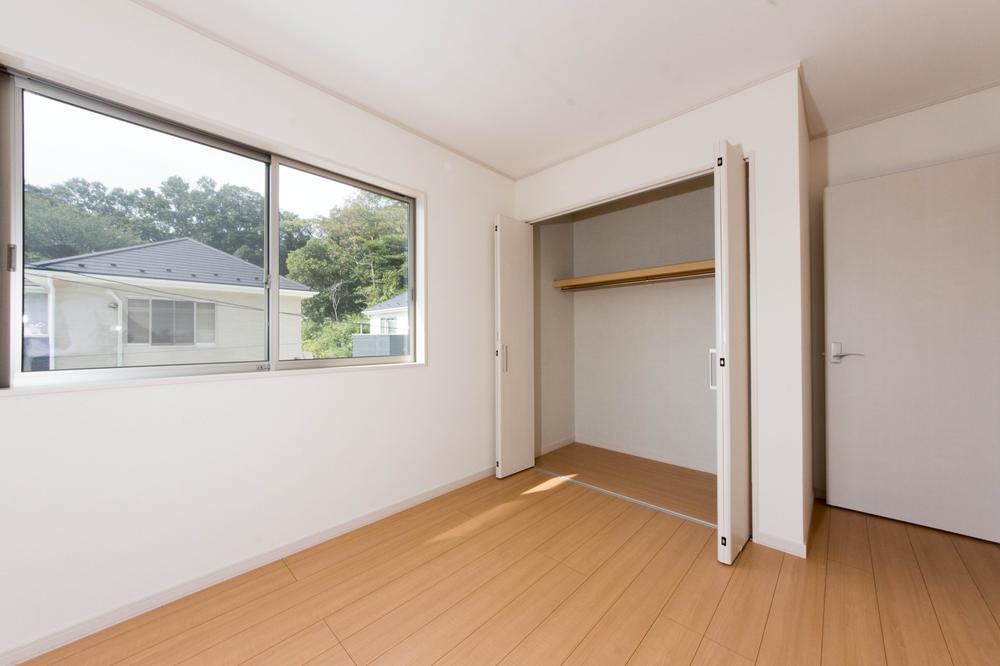 Non-living room. Storage enhancement